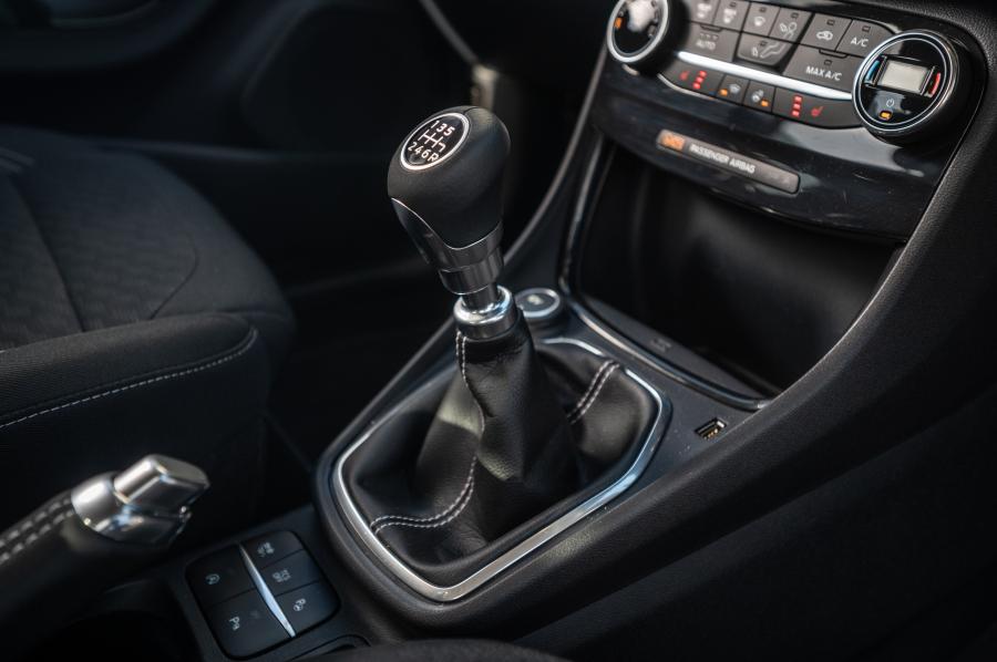 Детали интерьера Ford Puma Titanium 2020 года  (UK) (фото 22 из 40)